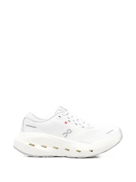 Sneakers On λευκό