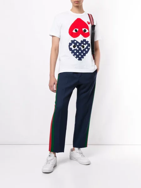 Raštuotas marškinėliai Comme Des Garçons Play apvaliu kaklu su širdelėmis balta