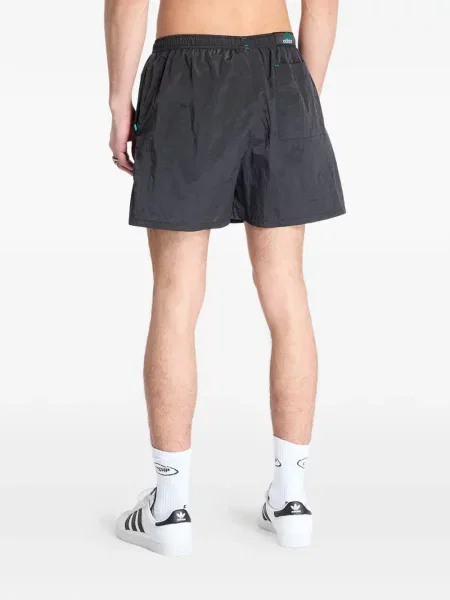 Dlouhé běžecké boty Adidas Terrex s krátkými rukávy s výstřihem do v černé