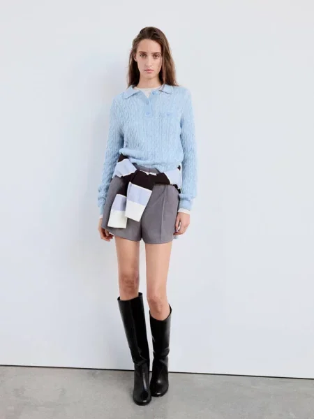 Sweter ze splotem warkoczowym i kołnierzykiem polo Kobieta L MANGO błękitny