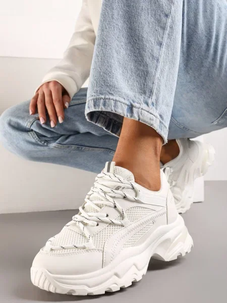 Sneakersy na Masywnej Podeszwie z Siateczkowym Wstawkami i Ozdobnymi Sznurówkami Ollavia białe