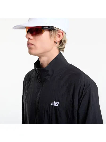 Wiatrówka New Balance czarna