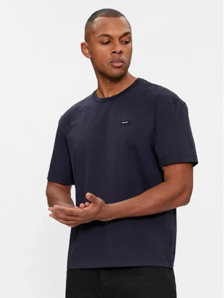 Тениска Calvin Klein с изчистен дизайн тъмносиньо