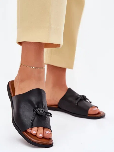 Pantofle Evento na plochém podpatku s vázáním černé