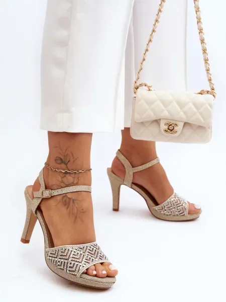 Сандали D&a с висок ток бяло