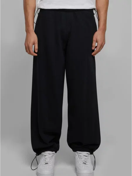 Športne hlače Urban Classics črna