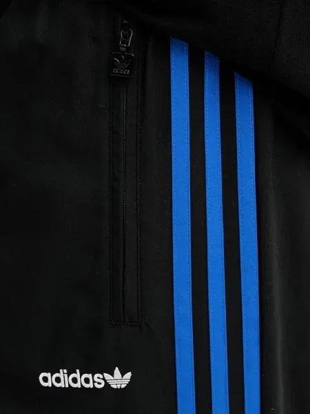 Спортивні штани adidas Originals Brushed WVN з аплікацією чорний