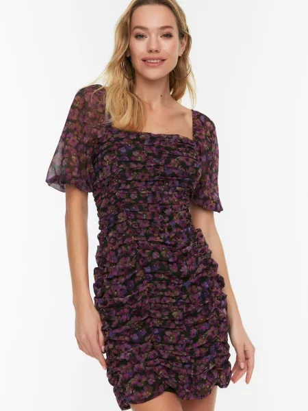 Sukienka mini Trendyol szyfonowa w kwiatki drapowana czarna