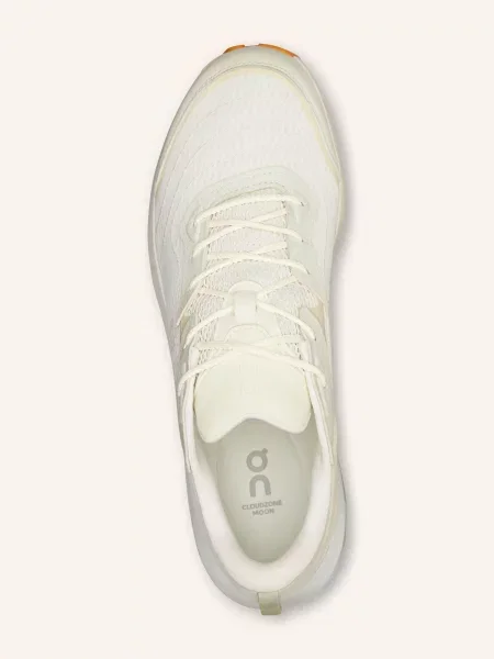 On Sneakersy Cloudzone Moon bílá