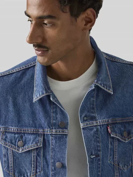 Kurtka o kroju regular fit z imitacji denimu model ‘Trucker’ Levi's niebieska