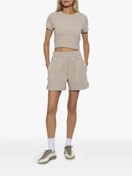 Decupat pantaloni scurți Nike cu broderie plasă roz
