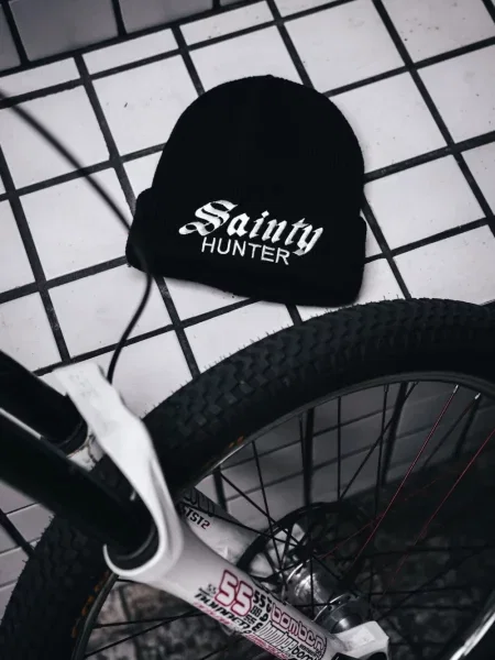 Căciulă Saint Mxxxxxx cu broderie negru