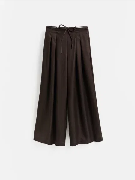 Reserved Pantaloni largi cu lyocell maro-închis maro