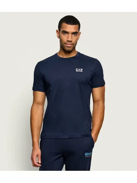 Tricou