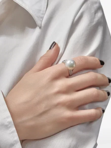Inel Mikimoto alb