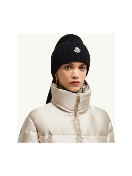 Czapka Moncler wełniana z logo czarna