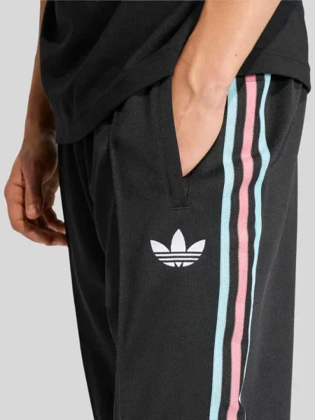 Spodnie treningowe Belgia o kroju regular fit z mieszanki bawełny Adidas Originals czarne