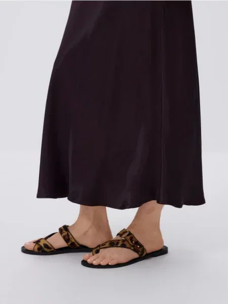 Шлепанцы Reserved с принтом с животным принтом