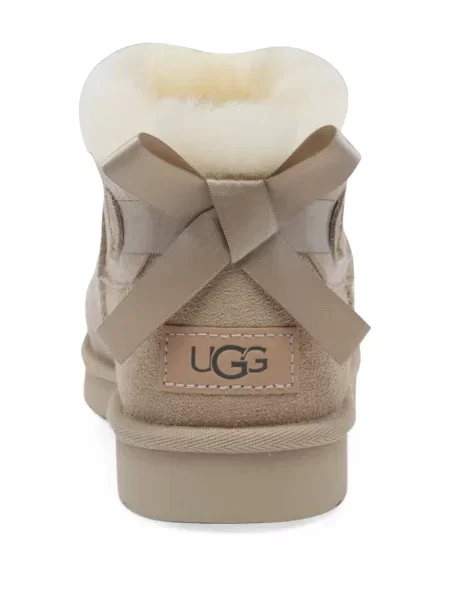 Botine Ugg din piele de căprioară