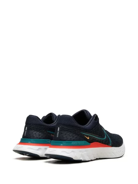 Fleecové běžecké kraťasy Nike s vázáním červené