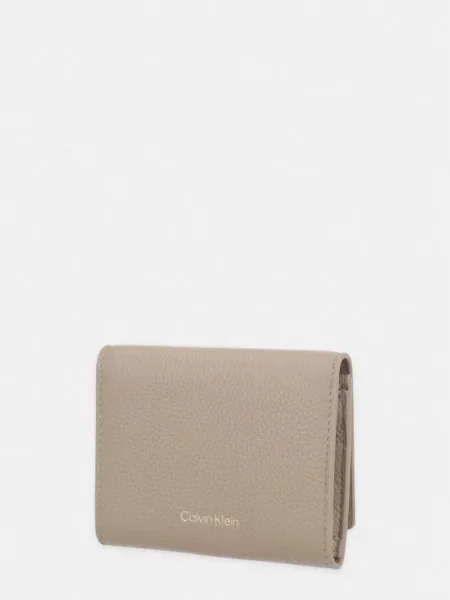 Usnjena denarnica Calvin Klein bež