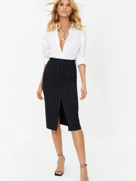 Fustă tip creion Trendyol cu strasuri negru