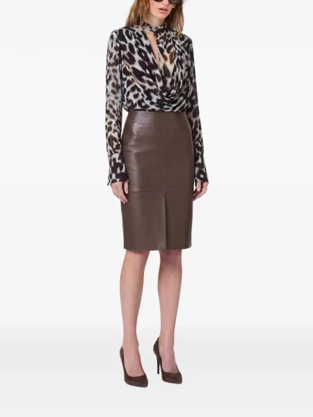 Bluză Nicholas cu imagine cu model leopard drapată maro