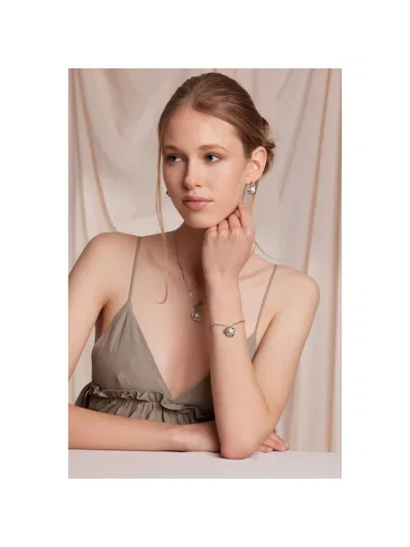 Óra Amelia Parker