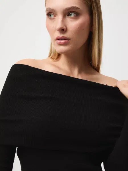 Пуловер Medicine от лека материя черно