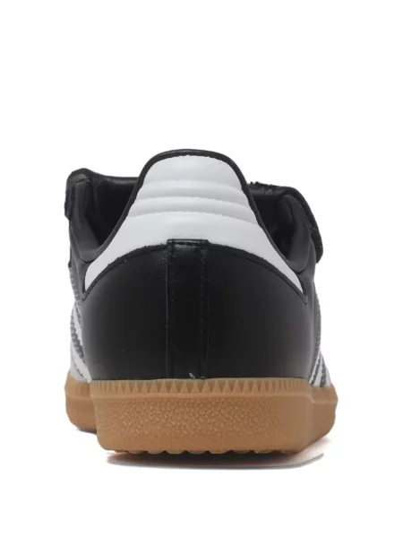 Мрежести маратонки Adidas на райета черно