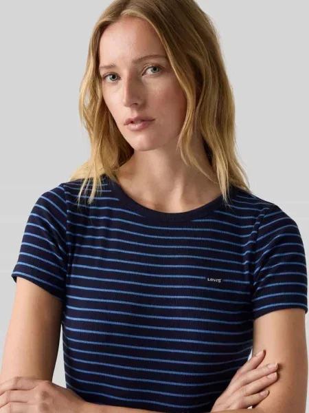 T-shirt o kroju slim fit z mieszanki bawełny z wyhaftowanym logo Levi's granatowa