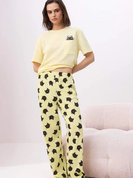 Trendyol Pijama galben deschis / negru alb