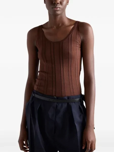 Top Prada maro
