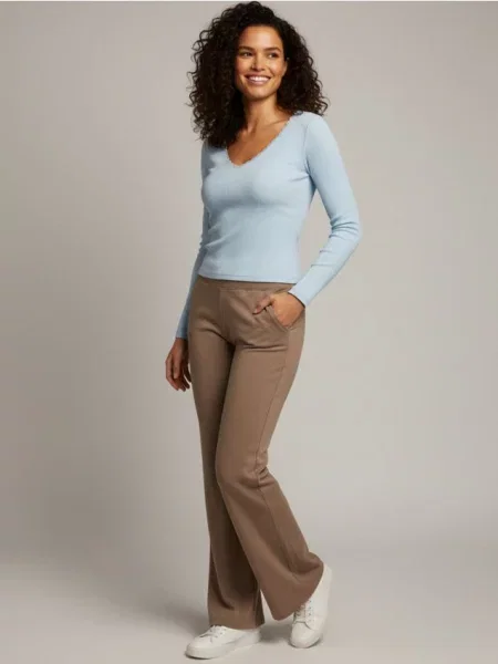 Блуза з довгими рукавами і мереживом на декольте блакитний