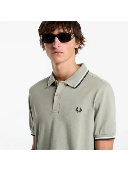 Риза Fred Perry
