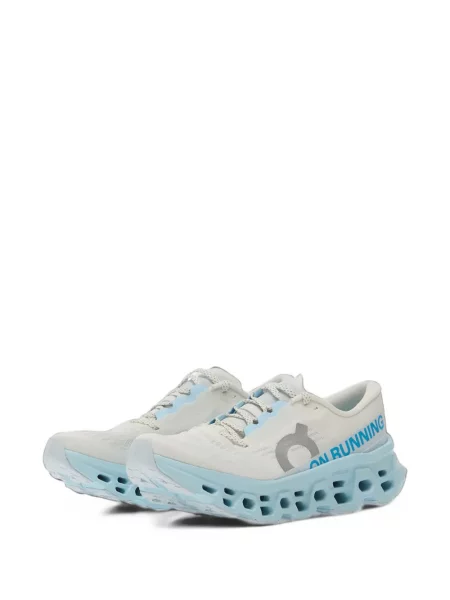 Sneakerși On