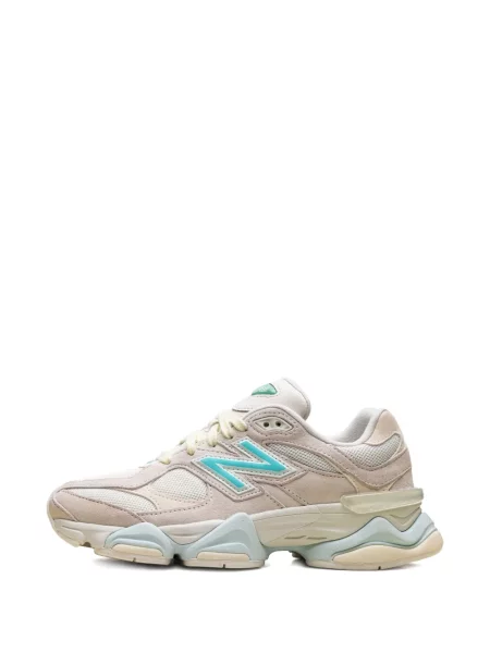 Sneakerși New Balance cu aplicații