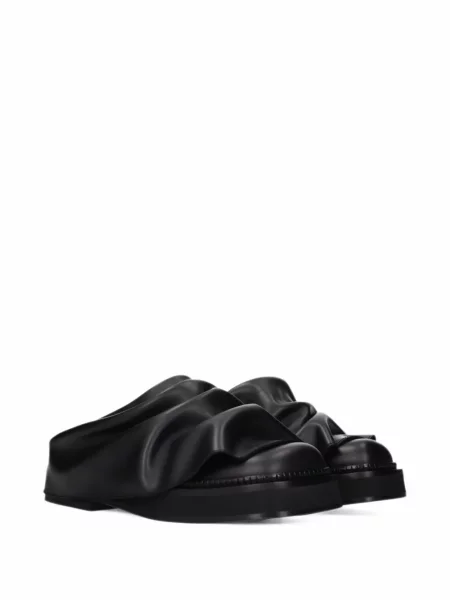 Papuci tip mules The Attico din piele drapate negru
