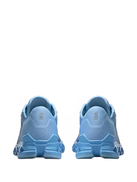 Sneakerși On albastru