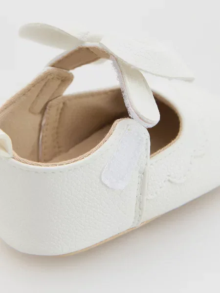 Кожаные балетки Reserved белые