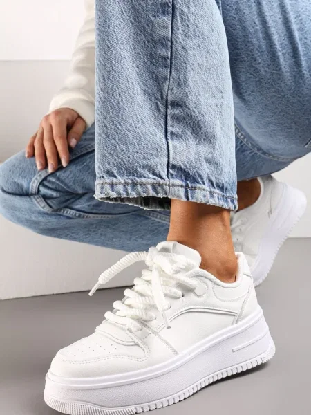 Sneakerși Albi cu Platformă și Inserții Metalice Arileva alb