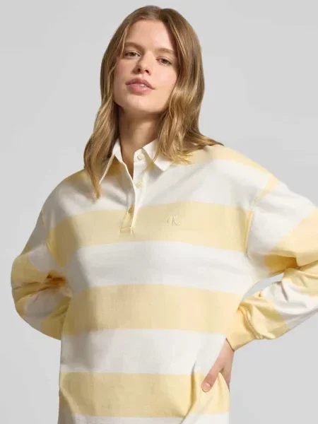 Sukienka mini krój regular fit z kołnierzykiem polo model Varsity' Calvin Klein Jeans biała