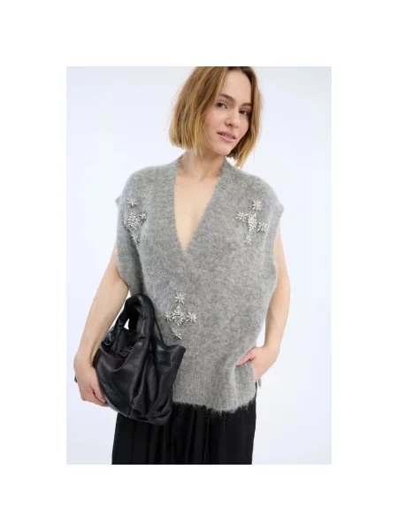 Sweter Munthe z dekoltem w serek szary