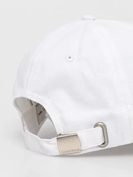 Baseballová čepice Calvin Klein s aplikací bílá