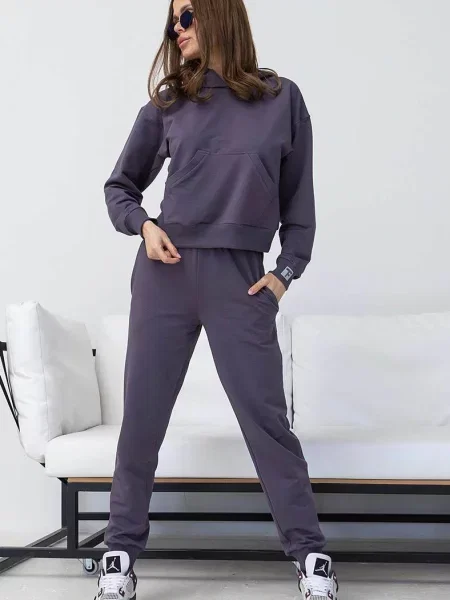 Женский спортивный костюм с капюшоном
