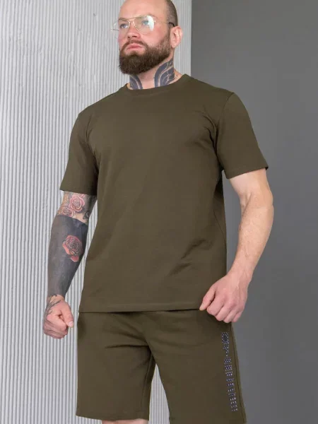 Комплект: футболка и шорты зелена