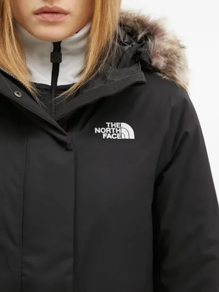 Geacă The North Face cu glugă cu blană negru