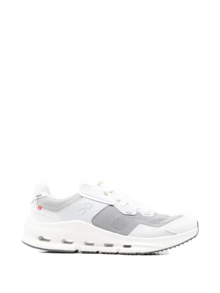 Sneakerși On albastru