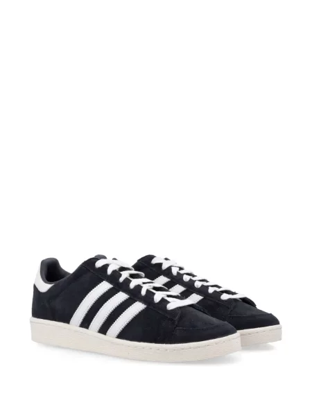 Pantaloni Adidas cu dungi cu broderie din fleece negru