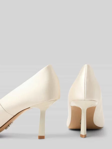 Czółenka o spiczastym kroju model ‘Vivion’ Steve Madden biała